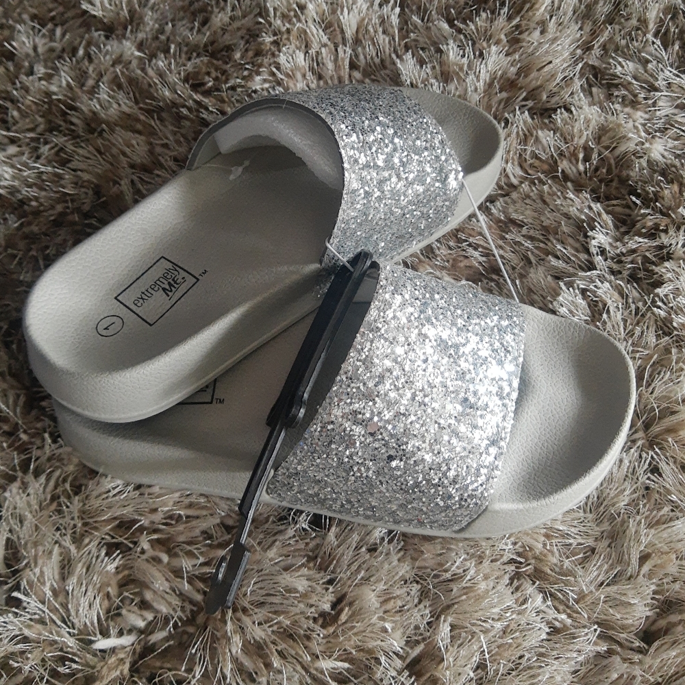 Sandals - Picture 2 of 3
